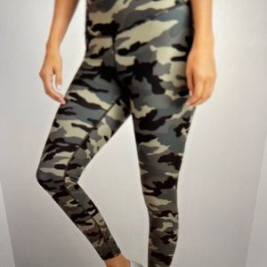 Camo buttery soft yoga leggings Sz S